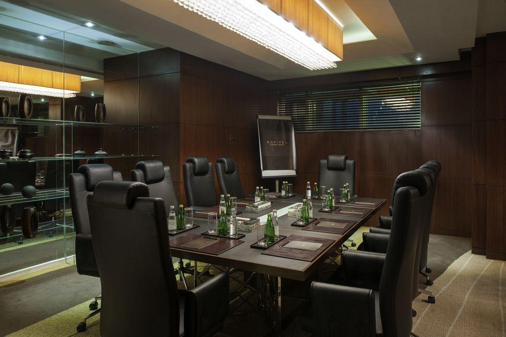 The Venue Jeddah Corniche Ξενοδοχείο Εξωτερικό φωτογραφία A meeting room at the Four Seasons Hotel, Mumbai