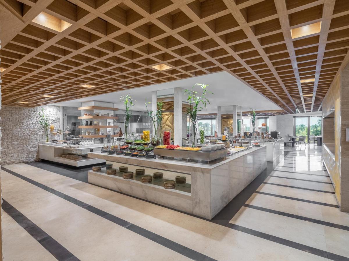 The Venue Jeddah Corniche Ξενοδοχείο Εξωτερικό φωτογραφία The buffet at the hotel