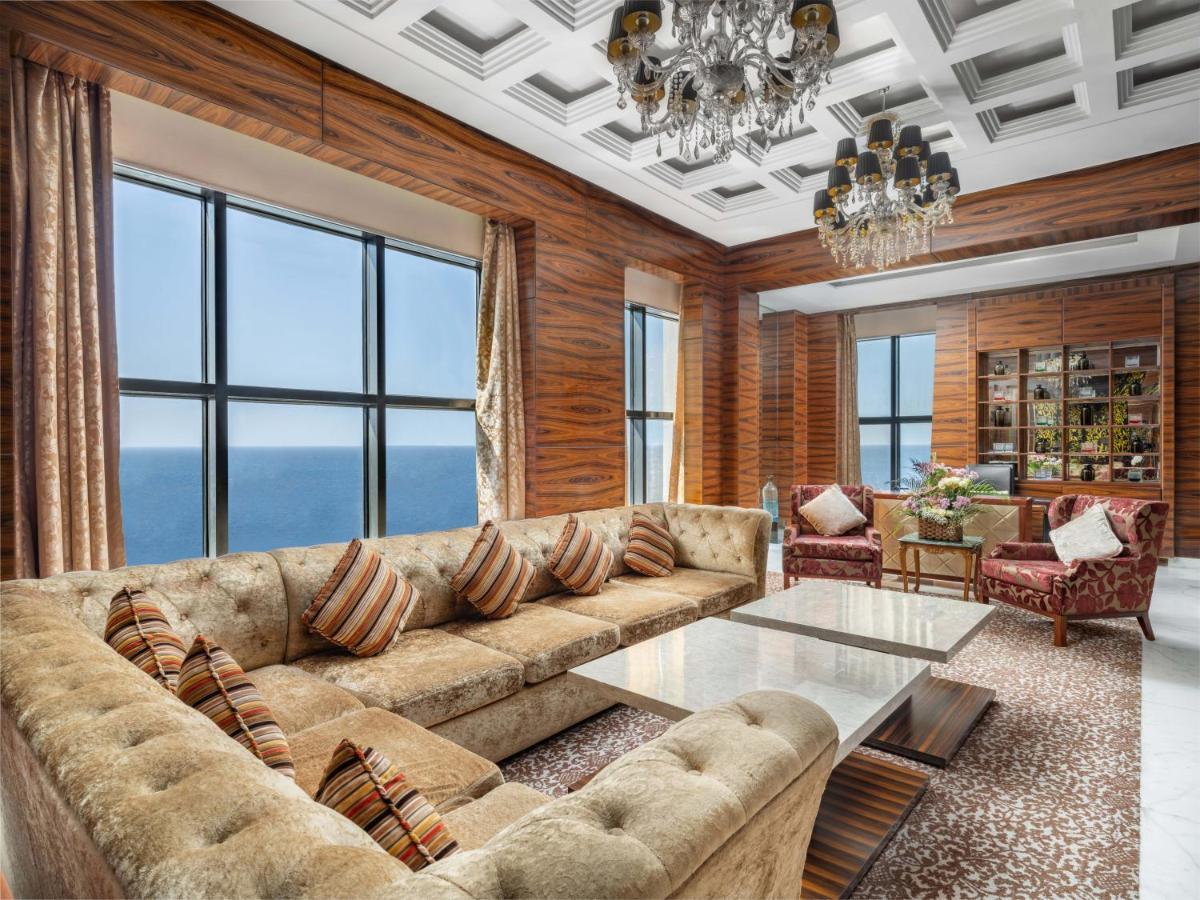 The Venue Jeddah Corniche Ξενοδοχείο Εξωτερικό φωτογραφία A living room in a luxury apartment