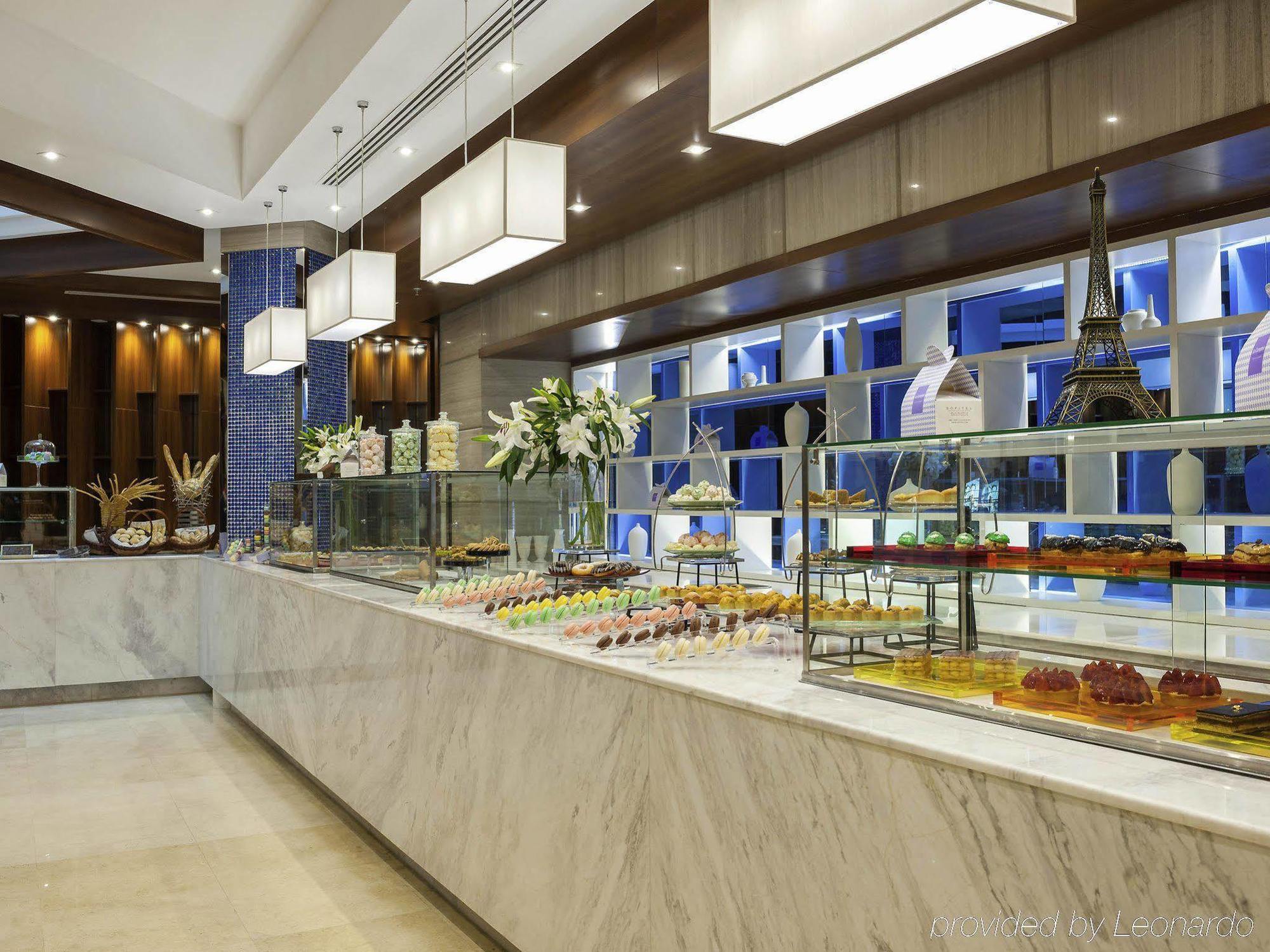 The Venue Jeddah Corniche Ξενοδοχείο Εξωτερικό φωτογραφία The buffet at the hotel