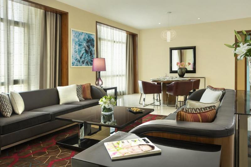 The Venue Jeddah Corniche Ξενοδοχείο Εξωτερικό φωτογραφία A living room in a suite at the hotel